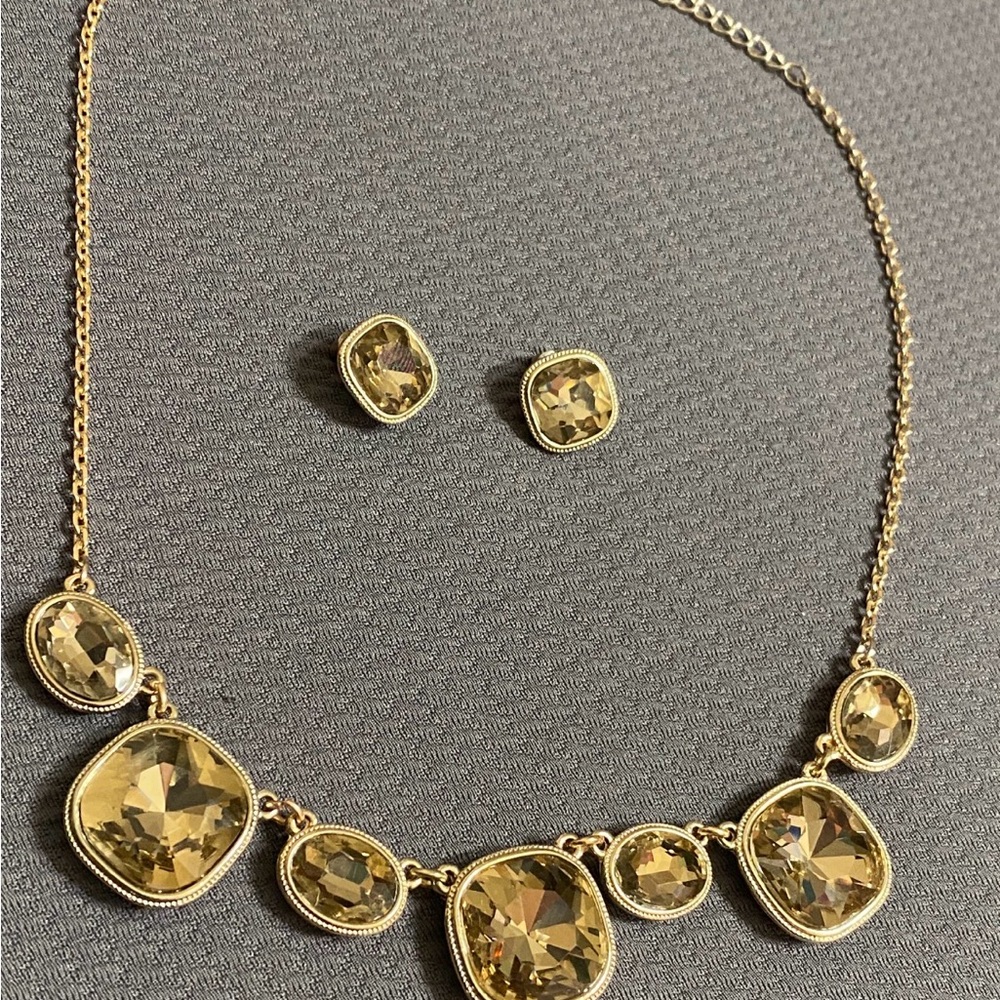 Elegant Gold Tone Necklace with Yellow Accents Stones